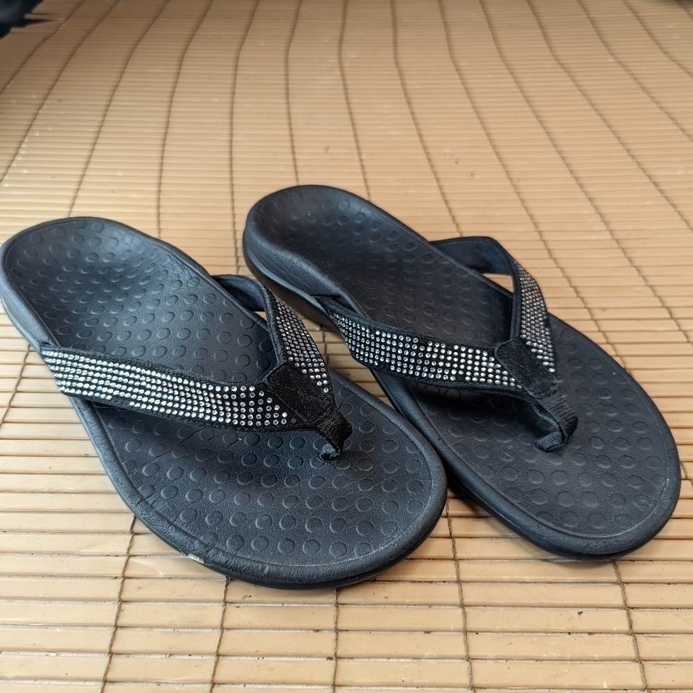 Vionic Women's Size 10  Tide ll, Black  sequin Leather Flip Flop Podiatrist Desi